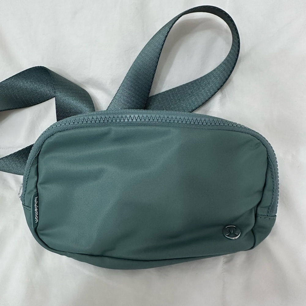 Lululemon Everywhere Belt Bag 1L